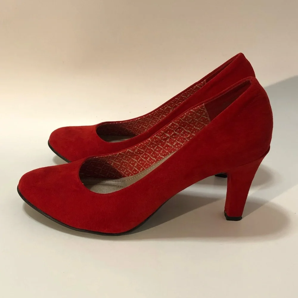 Jaclyn Smith Red‎ Heels with Sleek Design Womens Size 8